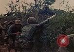 Standbild 5 Marine-Regiment-Schlacht auf Okinawa Okinawa-Ryukyu-Inseln, 1945, aus Sekunde 29 historischem Filmmaterial Videoclip 65675052917