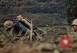 Standbild 5 Marine-Regiment-Schlacht auf Okinawa Okinawa-Ryukyu-Inseln, 1945, aus Sekunde 31 historischem Filmmaterial Videoclip 65675052917