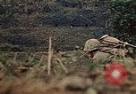 Standbild 5 Marine-Regiment-Schlacht auf Okinawa Okinawa-Ryukyu-Inseln, 1945, aus Sekunde 33 historischem Filmmaterial Videoclip 65675052917