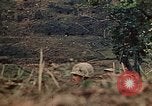 Standbild 5 Marine-Regiment-Schlacht auf Okinawa Okinawa-Ryukyu-Inseln, 1945, aus Sekunde 34 historischem Filmmaterial Videoclip 65675052917