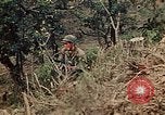 Standbild 5 Marine-Regiment-Schlacht auf Okinawa Okinawa-Ryukyu-Inseln, 1945, aus Sekunde 38 historischem Filmmaterial Videoclip 65675052917