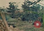 Standbild 5 Marine-Regiment-Schlacht auf Okinawa Okinawa-Ryukyu-Inseln, 1945, aus Sekunde 41 historischem Filmmaterial Videoclip 65675052917