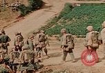 Image 5e Régiment de Marines Okinawa îles Ryukyu, 1945, de la seconde 13 séquences d'archives historiques vidéo 65675052919