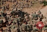 Image 5e Régiment de Marines Okinawa îles Ryukyu, 1945, de la seconde 18 séquences d'archives historiques vidéo 65675052919