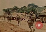 Image 5e Régiment de Marines Okinawa îles Ryukyu, 1945, de la seconde 56 séquences d'archives historiques vidéo 65675052919