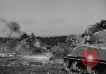 Image flamme réservoir jets Okinawa îles Ryukyu, 1945, de la seconde 14 séquences d'archives historiques vidéo 65675052925
