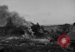 Image flamme réservoir jets Okinawa îles Ryukyu, 1945, de la seconde 20 séquences d'archives historiques vidéo 65675052925