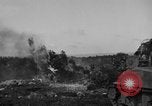 Image flamme réservoir jets Okinawa îles Ryukyu, 1945, de la seconde 24 séquences d'archives historiques vidéo 65675052925