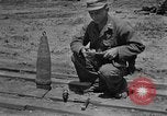 Standbild USA Ordnance Mann Okinawa Ryukyu Inseln, 1945, aus Sekunde 9 historischem Filmmaterial Videoclip 65675052939