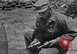 Standbild USA Ordnance Mann Okinawa Ryukyu Inseln, 1945, aus Sekunde 16 historischem Filmmaterial Videoclip 65675052939
