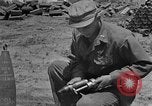 Standbild USA Ordnance Mann Okinawa Ryukyu Inseln, 1945, aus Sekunde 18 historischem Filmmaterial Videoclip 65675052939