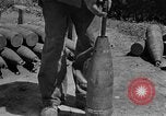 Standbild USA Ordnance Mann Okinawa Ryukyu Inseln, 1945, aus Sekunde 26 historischem Filmmaterial Videoclip 65675052939