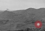 Standbild 306 Infanterie Division 77 Okinawa Ryukyu Inseln, 1945, aus Sekunde 16 historischem Filmmaterial Videoclip 65675052945
