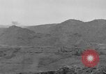 Standbild 306 Infanterie Division 77 Okinawa Ryukyu Inseln, 1945, aus Sekunde 17 historischem Filmmaterial Videoclip 65675052945