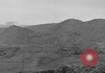 Standbild 306 Infanterie Division 77 Okinawa Ryukyu Inseln, 1945, aus Sekunde 19 historischem Filmmaterial Videoclip 65675052945
