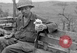 Standbild 306 Infanterie Division 77 Okinawa Ryukyu Inseln, 1945, aus Sekunde 43 historischem Filmmaterial Videoclip 65675052945