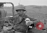 Standbild 306 Infanterie Division 77 Okinawa Ryukyu Inseln, 1945, aus Sekunde 45 historischem Filmmaterial Videoclip 65675052945