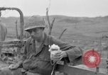 Standbild 306 Infanterie Division 77 Okinawa Ryukyu Inseln, 1945, aus Sekunde 46 historischem Filmmaterial Videoclip 65675052945