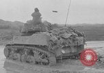 Standbild 306 Infanterie Division 77 Okinawa Ryukyu Inseln, 1945, aus Sekunde 43 historischem Filmmaterial Videoclip 65675052946