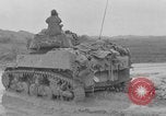 Standbild 306 Infanterie Division 77 Okinawa Ryukyu Inseln, 1945, aus Sekunde 48 historischem Filmmaterial Videoclip 65675052946