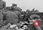 Standbild 306 Infanterie Division 77 Okinawa Ryukyu Inseln, 1945, aus Sekunde 53 historischem Filmmaterial Videoclip 65675052947