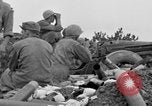 Standbild 306 Infanterie Division 77 Okinawa Ryukyu Inseln, 1945, aus Sekunde 54 historischem Filmmaterial Videoclip 65675052947