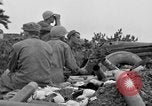 Standbild 306 Infanterie Division 77 Okinawa Ryukyu Inseln, 1945, aus Sekunde 55 historischem Filmmaterial Videoclip 65675052947