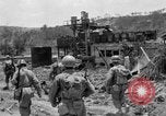 Standbild 305th Infantry Division 77 Yuza Okinawa Ryukyu Inseln, 1945, aus Sekunde 4 historischem Filmmaterial Videoclip 65675052954