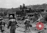 Standbild 305th Infantry Division 77 Yuza Okinawa Ryukyu Inseln, 1945, aus Sekunde 5 historischem Filmmaterial Videoclip 65675052954