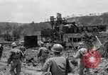 Standbild 305th Infantry Division 77 Yuza Okinawa Ryukyu Inseln, 1945, aus Sekunde 7 historischem Filmmaterial Videoclip 65675052954