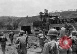 Standbild 305th Infantry Division 77 Yuza Okinawa Ryukyu Inseln, 1945, aus Sekunde 9 historischem Filmmaterial Videoclip 65675052954