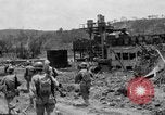Standbild 305th Infantry Division 77 Yuza Okinawa Ryukyu Inseln, 1945, aus Sekunde 12 historischem Filmmaterial Videoclip 65675052954