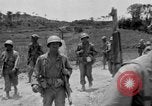 Standbild 305th Infantry Division 77 Yuza Okinawa Ryukyu Inseln, 1945, aus Sekunde 15 historischem Filmmaterial Videoclip 65675052954