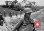 Standbild 305th Infantry Division 77 Yuza Okinawa Ryukyu Inseln, 1945, aus Sekunde 25 historischem Filmmaterial Videoclip 65675052954