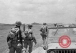 Standbild 305th Infantry Division 77 Yuza Okinawa Ryukyu Inseln, 1945, aus Sekunde 31 historischem Filmmaterial Videoclip 65675052954