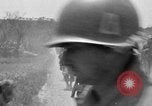 Standbild 305th Infantry Division 77 Yuza Okinawa Ryukyu Inseln, 1945, aus Sekunde 33 historischem Filmmaterial Videoclip 65675052954