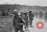 Standbild 305th Infantry Division 77 Yuza Okinawa Ryukyu Inseln, 1945, aus Sekunde 37 historischem Filmmaterial Videoclip 65675052954