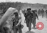 Standbild 305th Infantry Division 77 Yuza Okinawa Ryukyu Inseln, 1945, aus Sekunde 39 historischem Filmmaterial Videoclip 65675052954