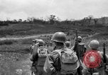 Standbild 305th Infantry Division 77 Yuza Okinawa Ryukyu Inseln, 1945, aus Sekunde 43 historischem Filmmaterial Videoclip 65675052954