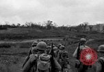 Standbild 305th Infantry Division 77 Yuza Okinawa Ryukyu Inseln, 1945, aus Sekunde 49 historischem Filmmaterial Videoclip 65675052954