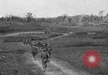 Standbild 305th Infantry Division 77 Yuza Okinawa Ryukyu Inseln, 1945, aus Sekunde 53 historischem Filmmaterial Videoclip 65675052954