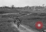 Standbild 305th Infantry Division 77 Yuza Okinawa Ryukyu Inseln, 1945, aus Sekunde 54 historischem Filmmaterial Videoclip 65675052954