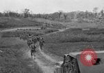 Standbild 305th Infantry Division 77 Yuza Okinawa Ryukyu Inseln, 1945, aus Sekunde 56 historischem Filmmaterial Videoclip 65675052954