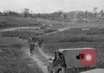 Standbild 305th Infantry Division 77 Yuza Okinawa Ryukyu Inseln, 1945, aus Sekunde 57 historischem Filmmaterial Videoclip 65675052954
