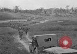 Standbild 305th Infantry Division 77 Yuza Okinawa Ryukyu Inseln, 1945, aus Sekunde 58 historischem Filmmaterial Videoclip 65675052954