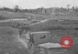 Standbild 305th Infantry Division 77 Yuza Okinawa Ryukyu Inseln, 1945, aus Sekunde 59 historischem Filmmaterial Videoclip 65675052954