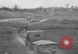 Standbild 305th Infantry Division 77 Yuza Okinawa Ryukyu Inseln, 1945, aus Sekunde 60 historischem Filmmaterial Videoclip 65675052954