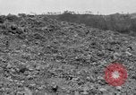 Standbild 305th Infantry Division 77 Yuza Okinawa Ryukyu Inseln, 1945, aus Sekunde 6 historischem Filmmaterial Videoclip 65675052955