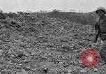 Standbild 305th Infantry Division 77 Yuza Okinawa Ryukyu Inseln, 1945, aus Sekunde 7 historischem Filmmaterial Videoclip 65675052955