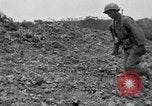 Standbild 305th Infantry Division 77 Yuza Okinawa Ryukyu Inseln, 1945, aus Sekunde 8 historischem Filmmaterial Videoclip 65675052955